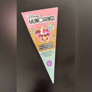 DISNEY MUNCHLINGS!!! Scented Mystery Box Disney Plush Series 1